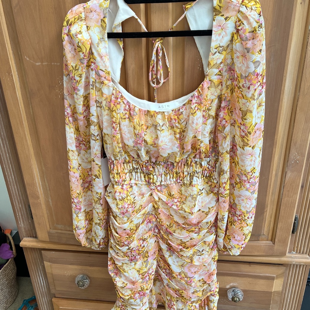 ASTR The Label Dress - NWT - Yellow Floral - Women's Size Medium